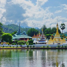 Wat Chong Kham Temple Mae Hong Son - Moonshine Travel Service